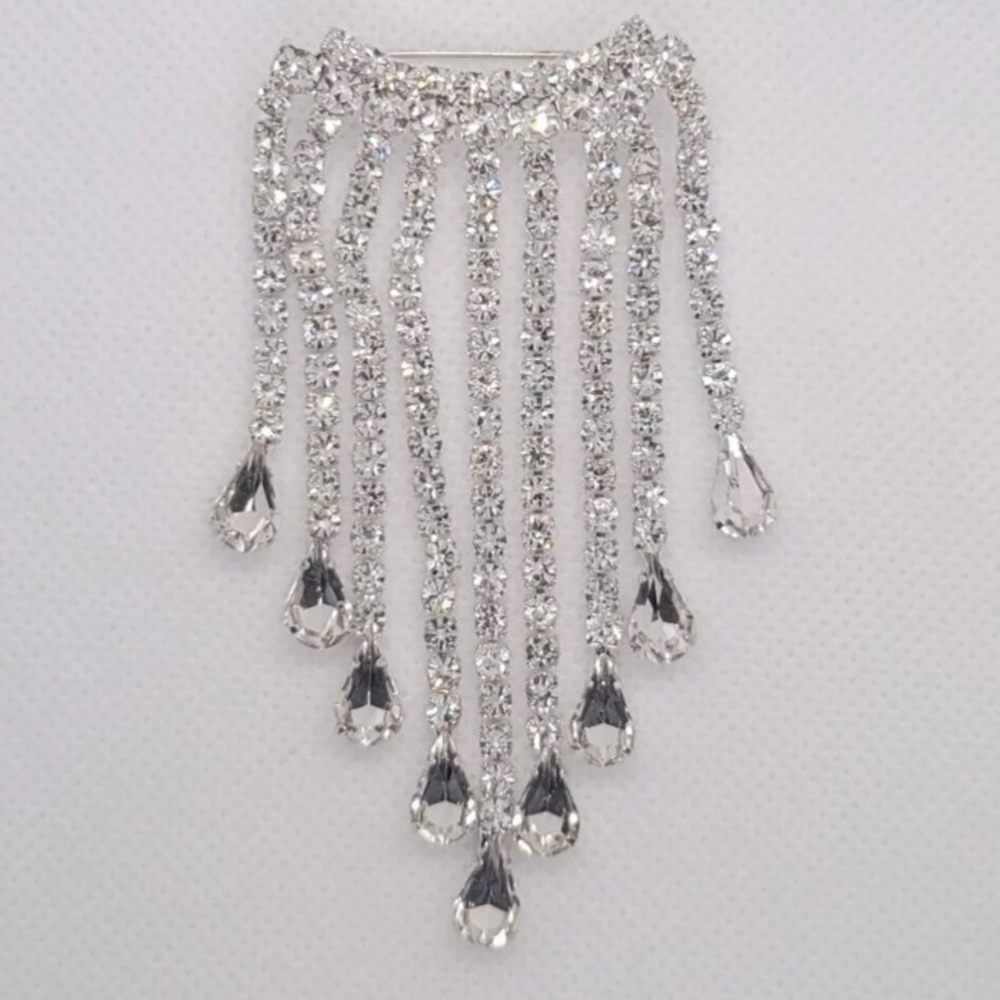 Crystal dangling brooch